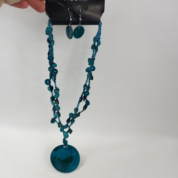 Lane Bryant Beautiful Blue Round Pendant Dyed Shell Design 2 Strand Necklace NWT - Picture 1 of 9